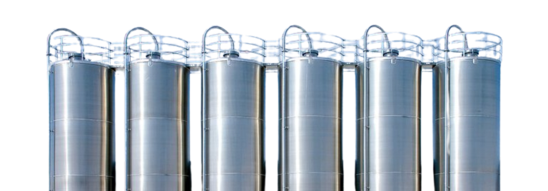 Rij met industriële silo's